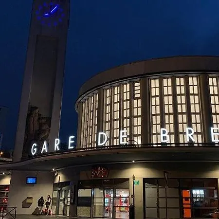 فندق De La Gare بريست