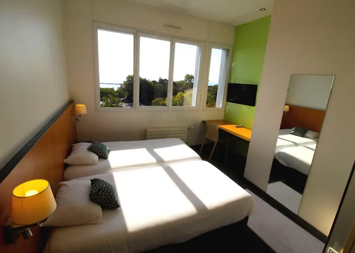 Готель De La Gare 3*