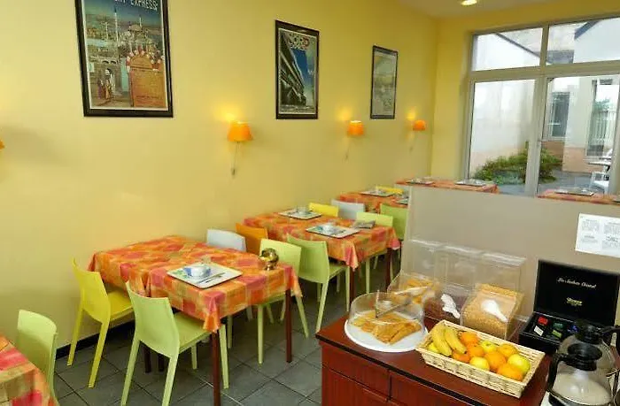 De La Gare Готель Брест